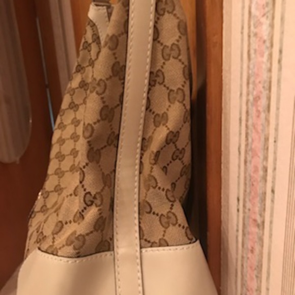Authentic  Guccui monogram hobo with GG design. - Picture 3 of 5